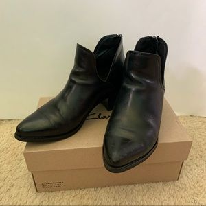 Blondo Eliza Waterproof Chelsea Cut out Boots Sz 8.5